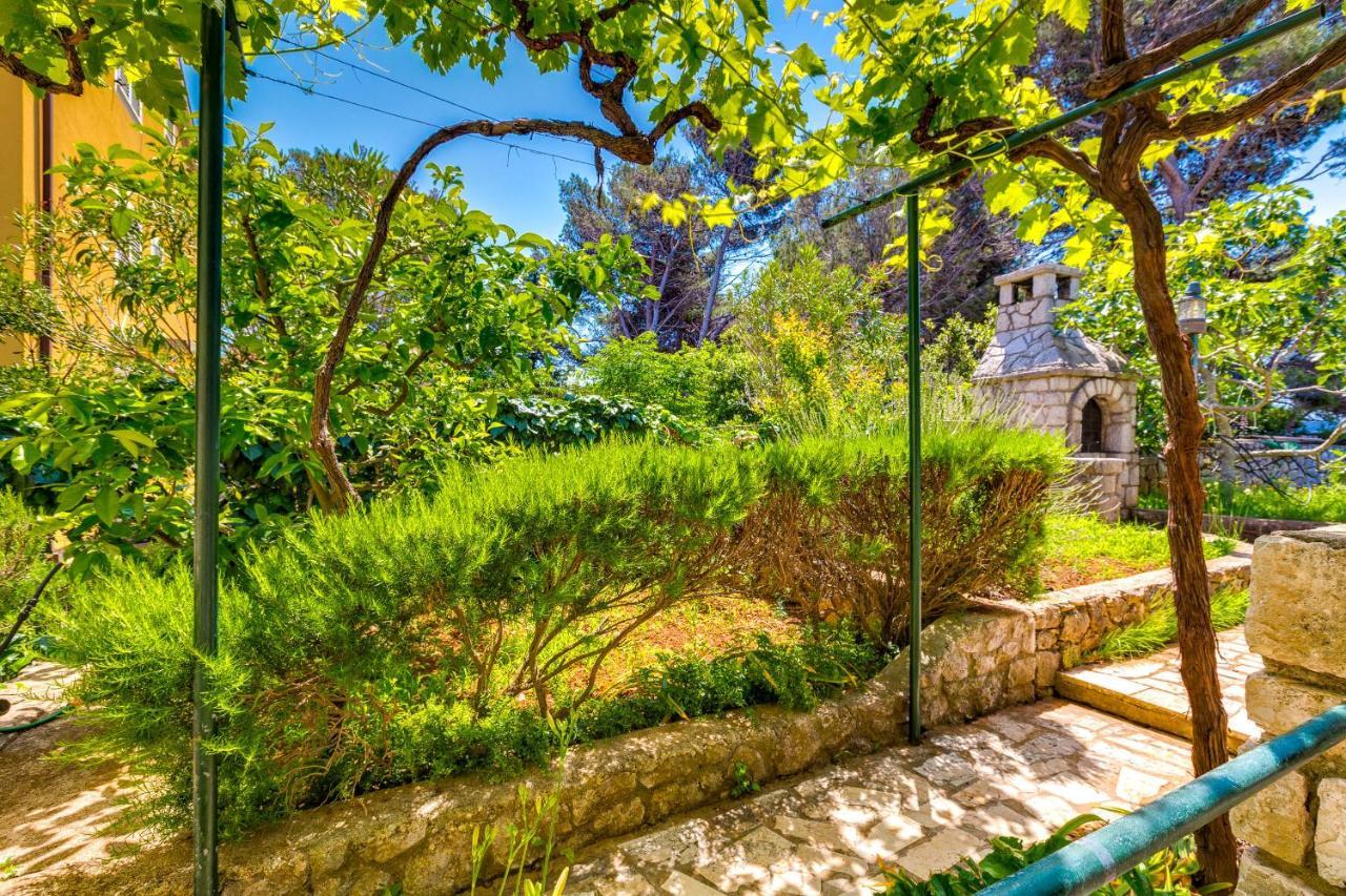 Apartments Margarita Mali Losinj Exterior photo